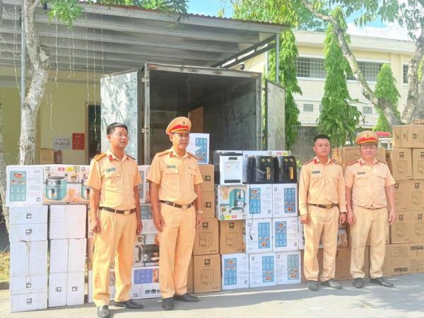 Liên tiếp phát hiện nhiều vụ vận chuyển hàng hóa không hóa đơn chứng từ
