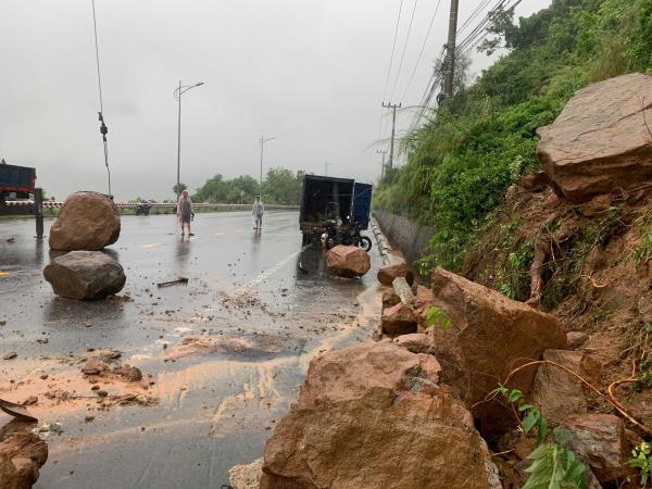 Xuất hiện nhiều điểm sạt lở trên bán đảo Sơn Trà