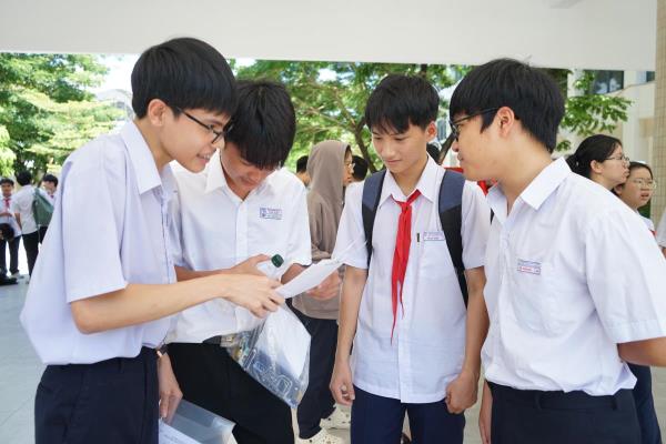 Thí sinh Đà Nẵng nhẹ nhõm sau môn thi cuối kỳ tuyển sinh lớp 10: Đề Toán dễ tiếp cận, phân hóa tốt