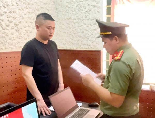 Cưỡng đoạt tài sản, một nhà báo bị khởi tố