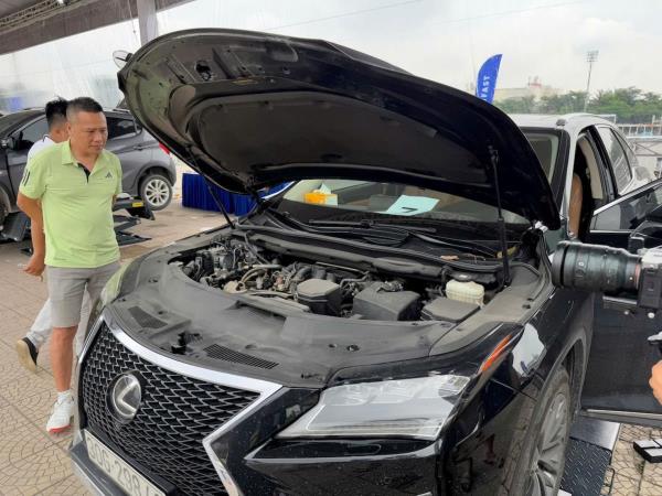 Chủ xe Lexus RX muốn đổi sang VinFast VF 8 vì tiết kiệm chi phí, sạc pin chẳng đáng lo