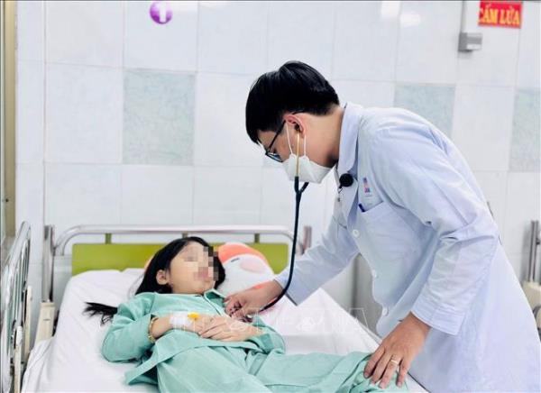 Ăn kẹo mang từ nước ngoài về, 2 trường hợp dương tính với cần sa