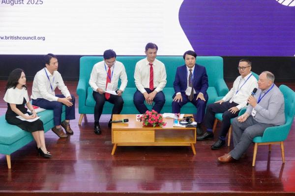 Bồi dưỡng và phát triển đội ngũ, đưa tiếng Anh thành ngôn ngữ thứ hai trong trường học