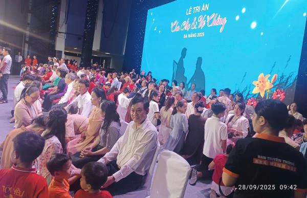 Xúc động Lễ Tri ân Cha Mẹ - Vợ Chồng 2025 tại Đà Nẵng