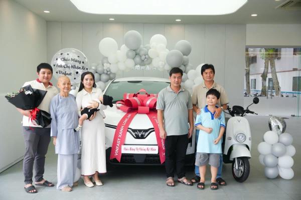 Khách hàng VinFast mua 1 được 2: Chưa kịp chạy đã lời