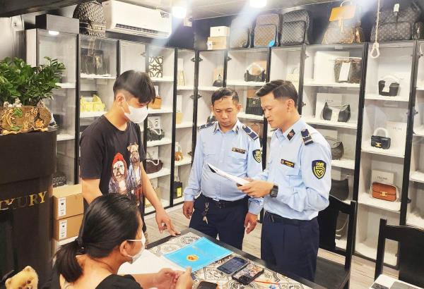 Đẩy mạnh công tác đấu tranh chống buôn lậu, gian lận thương mại và hàng giả
