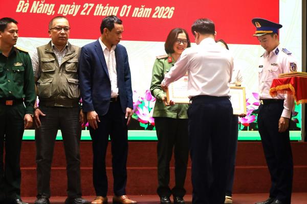 Bộ Tư lệnh Vùng Cảnh sát biển 2 gặp mặt, tuyên dương các cơ quan báo chí