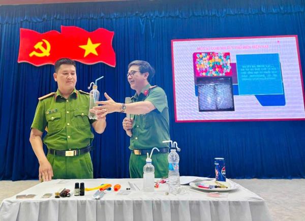 Phát huy vai trò cán bộ, đảng viên trong phòng, chống ma túy