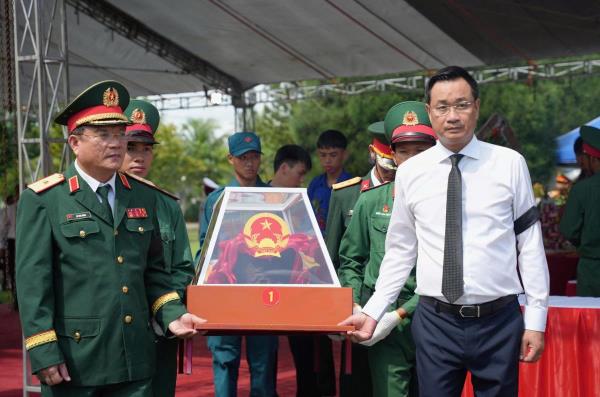 Truy điệu, an táng 14 hài cốt liệt sĩ tại Nghĩa trang liệt sĩ Hội An
