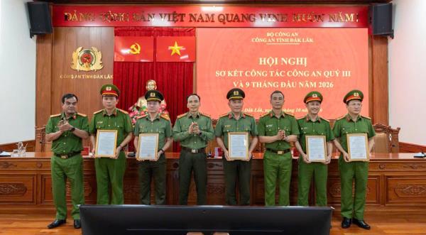 Lãnh đạo Bộ Công an khen thưởng Công an tỉnh Đắk Lắk về thành tích đấu tranh, làm rõ 3 vụ án lớn