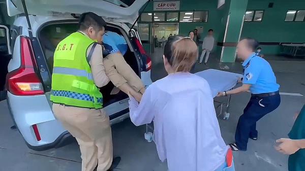 CSGT Công an TP Đà Nẵng dẫn đường hơn 20km cứu người đột quỵ trong giờ vàng