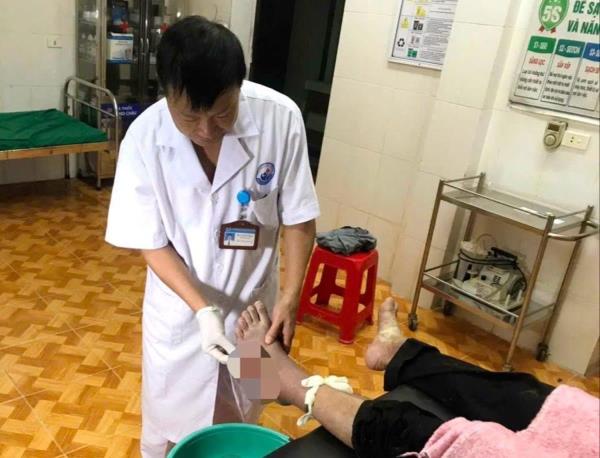 Kịp thời cứu 3 người bị rắn cắn khi đi soi ếch