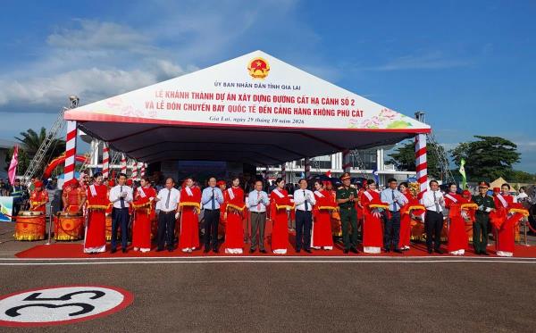 Gia Lai khánh thành đường cất hạ cánh số 2, đón chuyến bay quốc tế