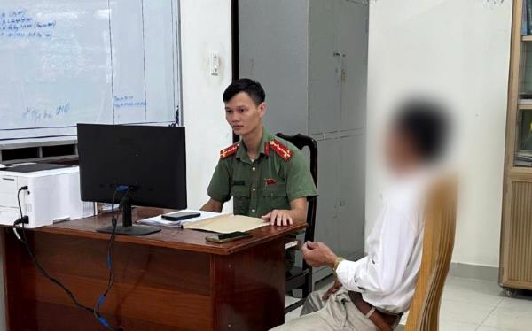 Nhắc nhở người đàn ông bình luận thiếu chuẩn mực về công tác bầu cử trưởng thôn