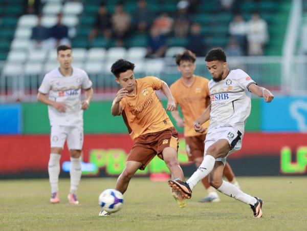 V-League từ dưới nhìn lên
