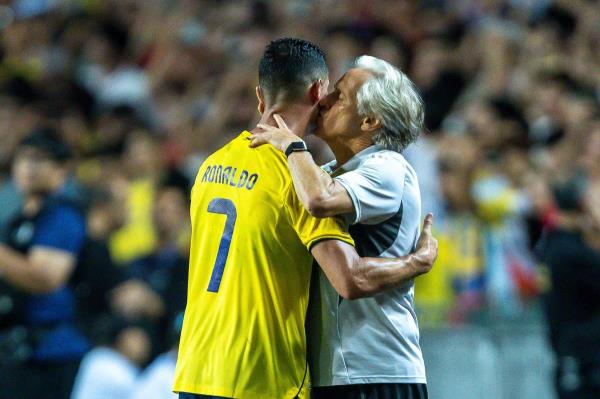 Bộ tam quyền lực Bồ Đào Nha cạnh Ronaldo nộp đơn từ chức