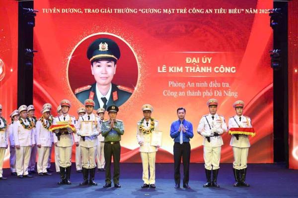 Những gương mặt tiêu biểu của Công an TP Đà Nẵng tham dự chương trình Ngọn lửa tiên phong kỷ niệm 15 năm Giải thưởng Gương mặt trẻ công an tiêu biểu (2010–2025)