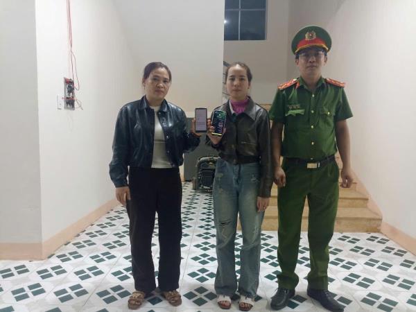 Công an xã Phú Ninh hỗ trợ người dân nhận lại 40 triệu đồng chuyển nhầm