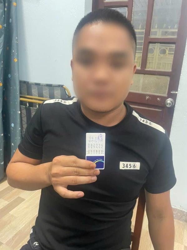 Bắt con bạc lòi con nghiện