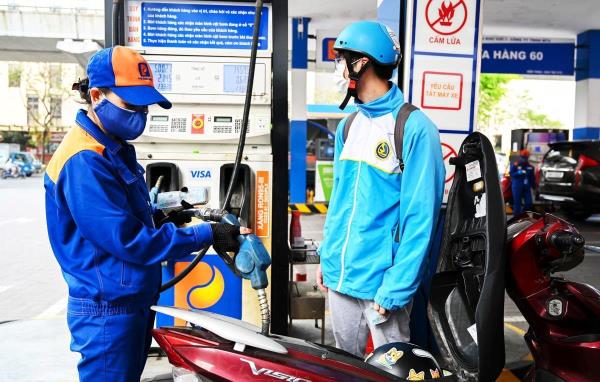 Quốc hội thông qua giảm thuế xăng dầu đến hết tháng 6/2026