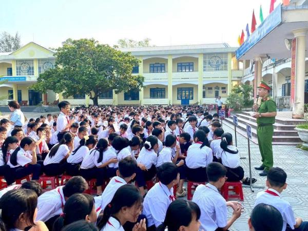 Tuyên truyền kỹ năng phòng ngừa vi phạm pháp luật cho 420 học sinh