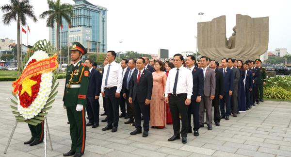 Đoàn đại biểu HĐND thành phố Đà Nẵng dâng hương tưởng niệm các anh hùng liệt sỹ