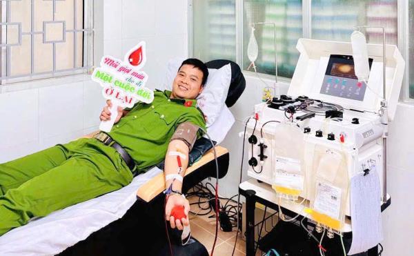 Những giọt hồng thắp sáng nghĩa tình người chiến sĩ