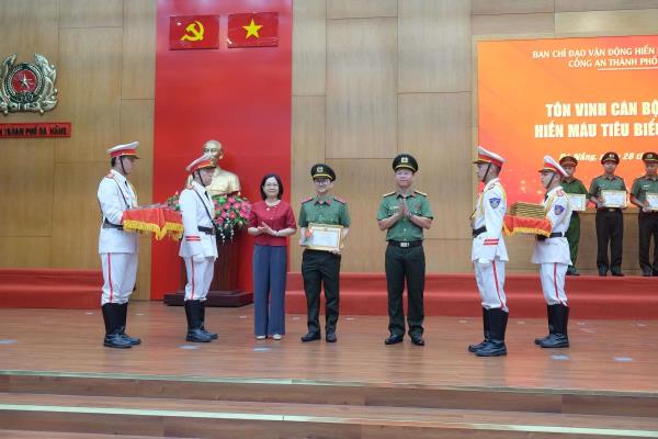Công an TP Đà Nẵng tôn vinh cán bộ, chiến sĩ hiến máu tiêu biểu