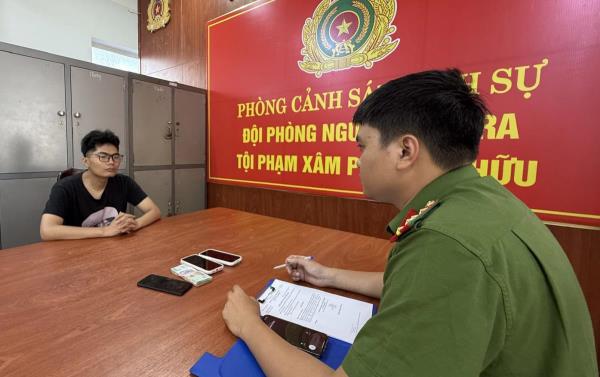 Phi công trộm vàng em gái tình nhân