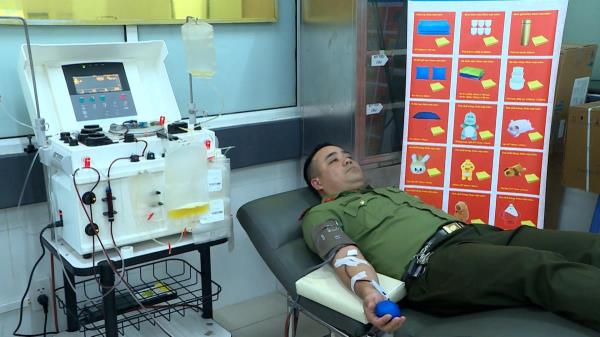 Trung úy Công an và 52 lần trao đi mầm sống