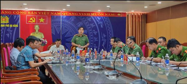 Gọng kìm trên không gian mạng