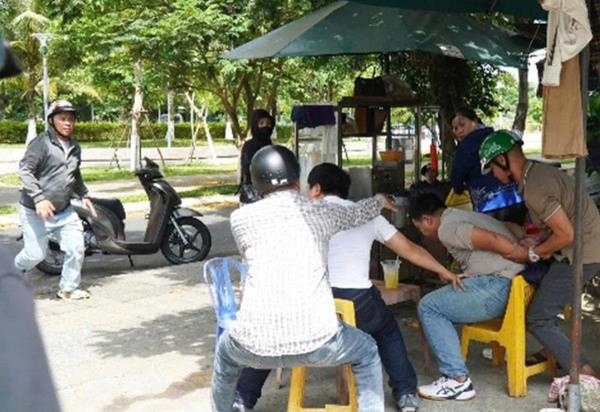 Diễn tập vây bắt đối tượng cướp ngân hàng