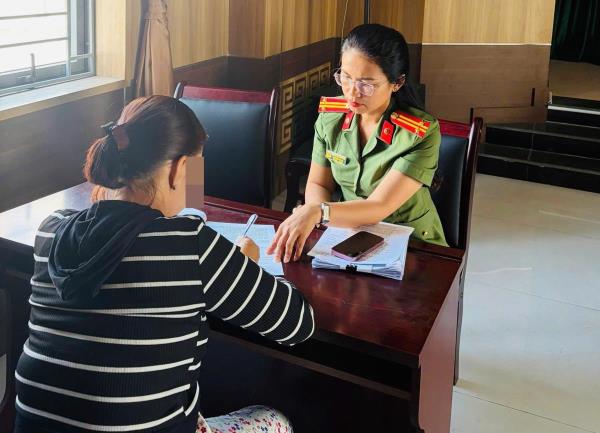 Công an TP Đà Nẵng xử phạt nhóm đối tượng bán trái phép tài khoản ngân hàng