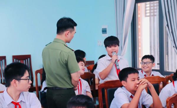 Tập huấn kỹ năng an toàn trên không gian mạng cho gần 500 học sinh