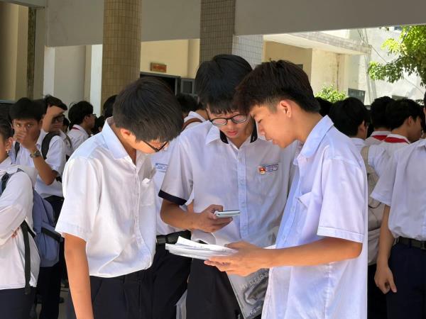 Đề Toán thi vào lớp 10 tại Đà Nẵng dài, phân hóa, khó đạt điểm cao