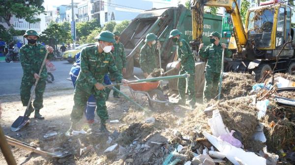 Hàng trăm cán bộ, chiến sỹ tham gia tổng vệ sinh môi trường