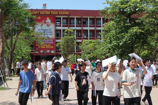 Thí sinh Nghệ An phấn khởi hoàn thành với đề Ngữ Văn và Tiếng Anh