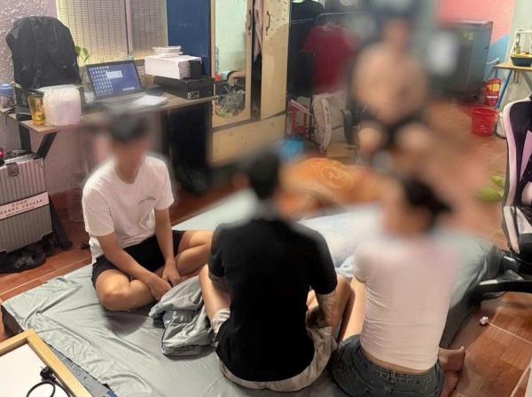 Bắt quả tang nhóm nam, nữ đang lên tiên