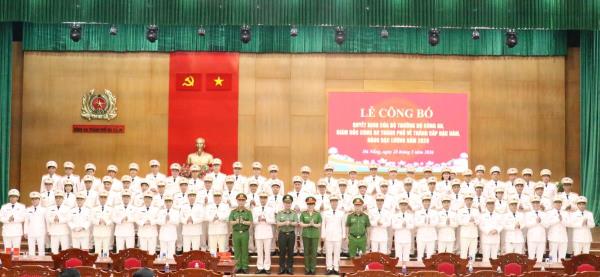 Công an TP Đà Nẵng công bố quyết định thăng cấp bậc hàm, nâng bậc lương cho cán bộ, chiến sĩ đến niên hạn