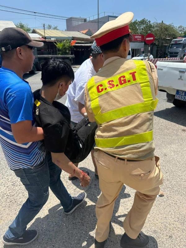 Kịp thời đưa người bị nạn đi cấp cứu