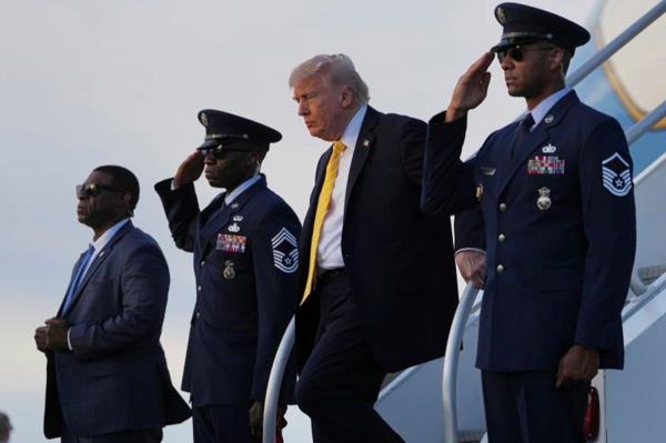 Ông Trump bác đề xuất hòa bình của Iran, cảnh báo hành động quân sự