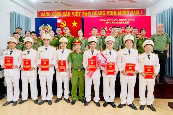 Công an xã Quế Sơn công bố quyết định thăng cấp hàm và nâng bậc lương năm 2026
