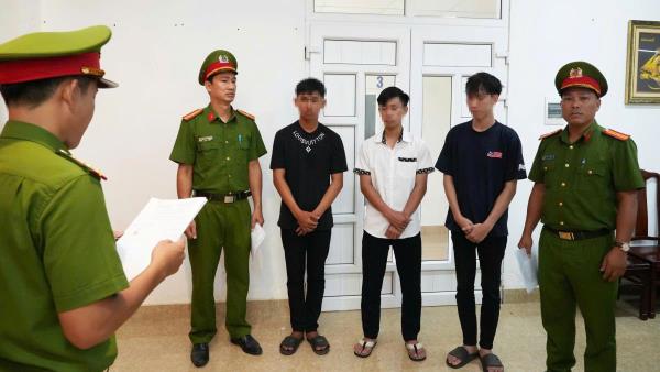 Khởi tố 3 quái xế