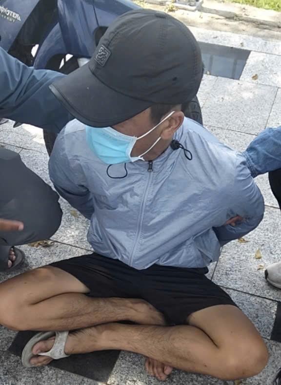 Bắt ma trước cổng chợ