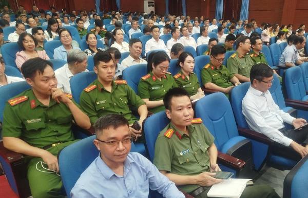 Báo cáo viên Bộ Công an thông tin thời sự đến cán bộ, đảng viên thuộc Đảng ủy 2 phường Thanh Khê và Hòa Khánh