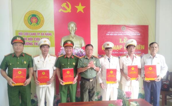 Chi hội Cựu Công an nhân dân phường Thanh Khê kết nạp hội viên mới