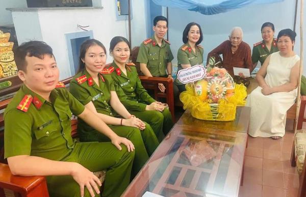 Lan tỏa mô hình Đội thanh niên xung kích vì nhân dân phục vụ