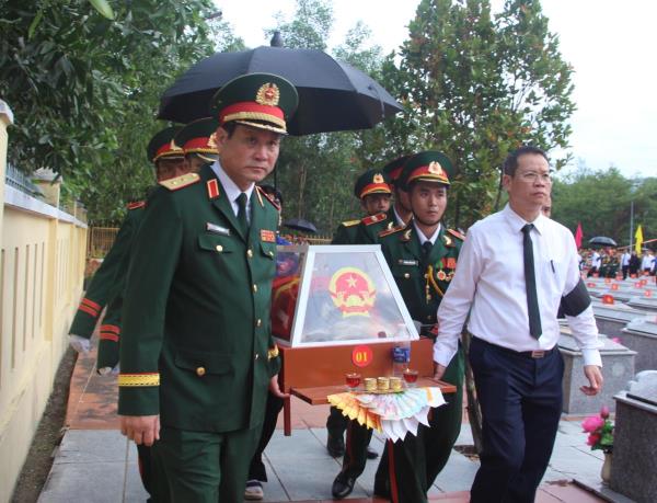 Thành phố Đà Nẵng truy điệu, an táng 5 hài cốt liệt sĩ quy tập tại Hang Đá Sập