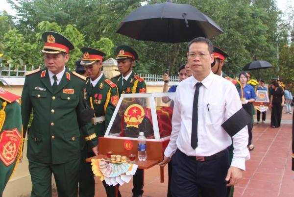 Đà Nẵng long trọng tổ chức Lễ viếng, truy điệu và an táng 5 hài cốt liệt sĩ