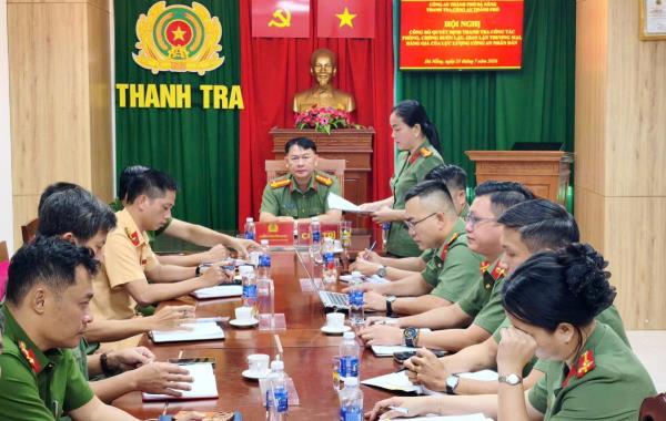 Công bố quyết định thanh tra công tác phòng, chống buôn lậu, gian lận thương mại, hàng giả trong lực lượng Công an thành phố